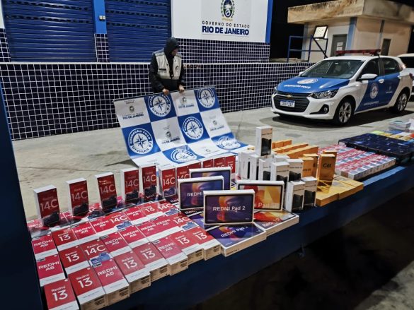 23.cf.res.polÍcia.apreendidos r$ 100 mil.1.equipamentos.divulgaÇÃosegovrj