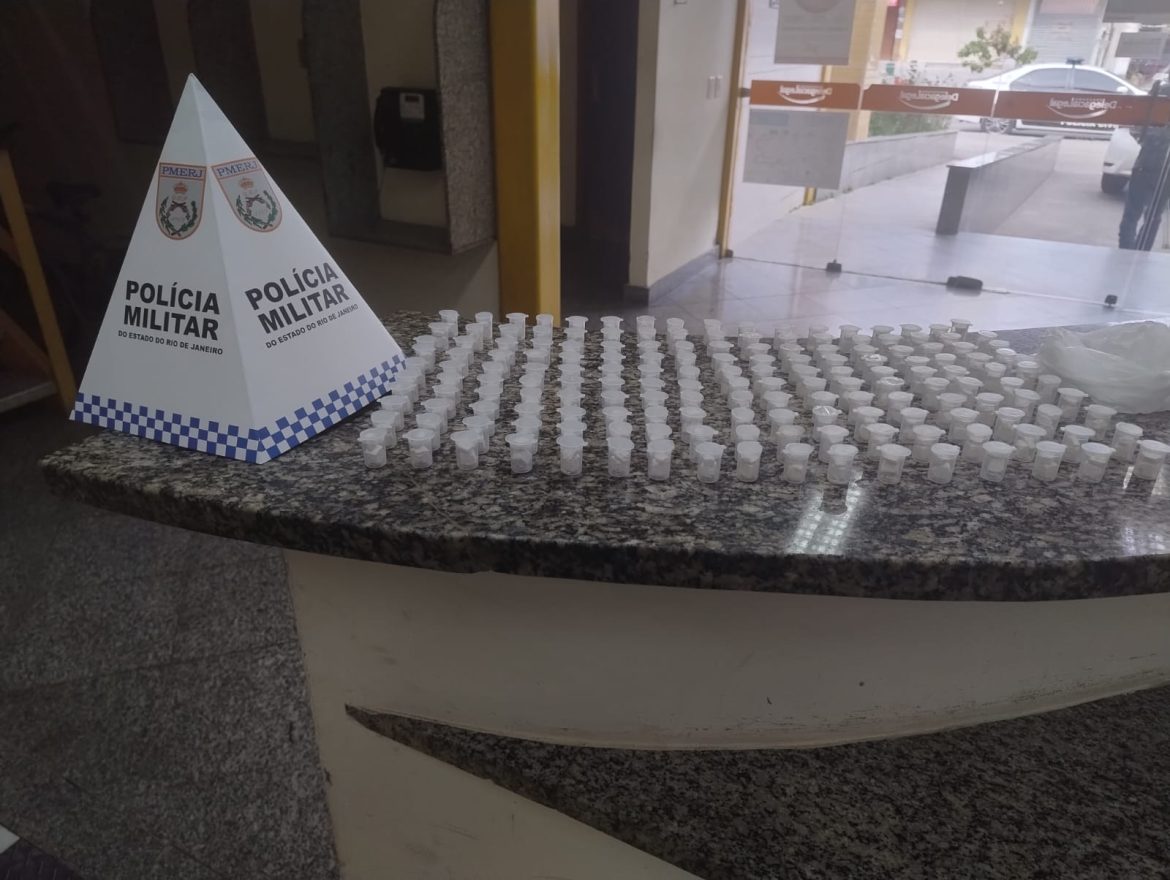 24.cf.res.polÍcia.24.c.res.polÍcia.pm apreende pinos de cocaína.divulgaÇÃopm