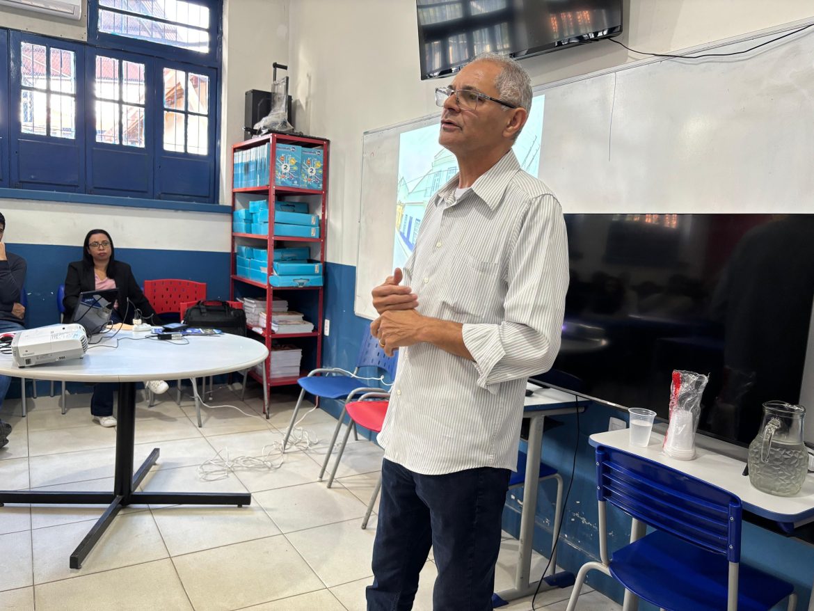 25.cf.res.economia.faetec itatiaia promove palestras .1.professor.divulgaÇÃo