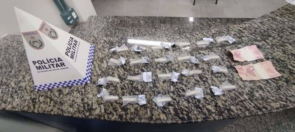 25.cf.res.polÍcia.adolescente é apreendido.1.cocaÍna.divulgaÇÃopm