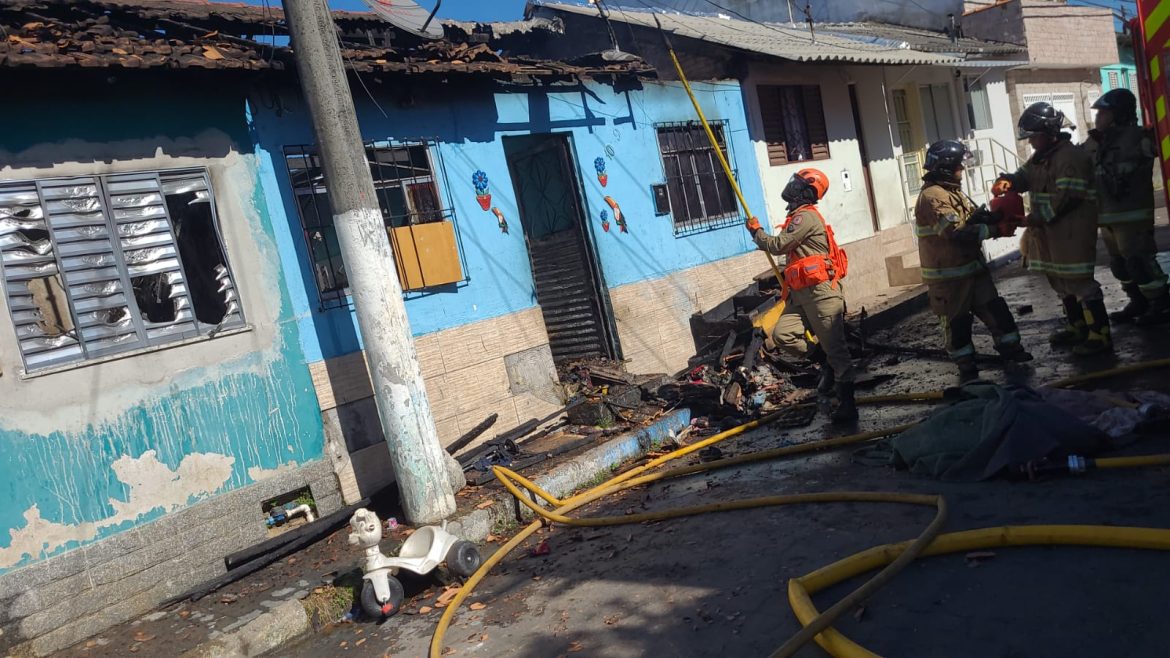 27.cf.res.polÍcia.defesa civil interdita casas.1.imÓveis.divulgaÇÃodefesacivil