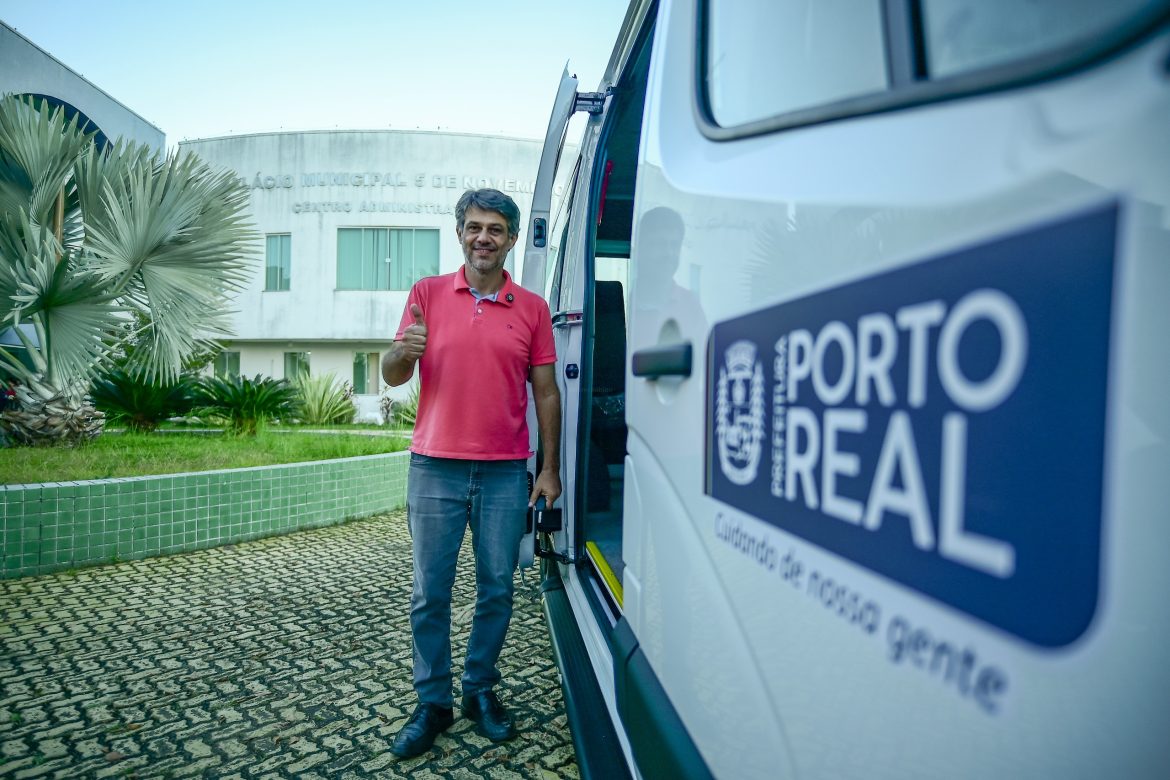 30.cf.res.cidades.porto real recebe nova van para ampliar.2.serfiotis.fabianosabinopmpr (2)