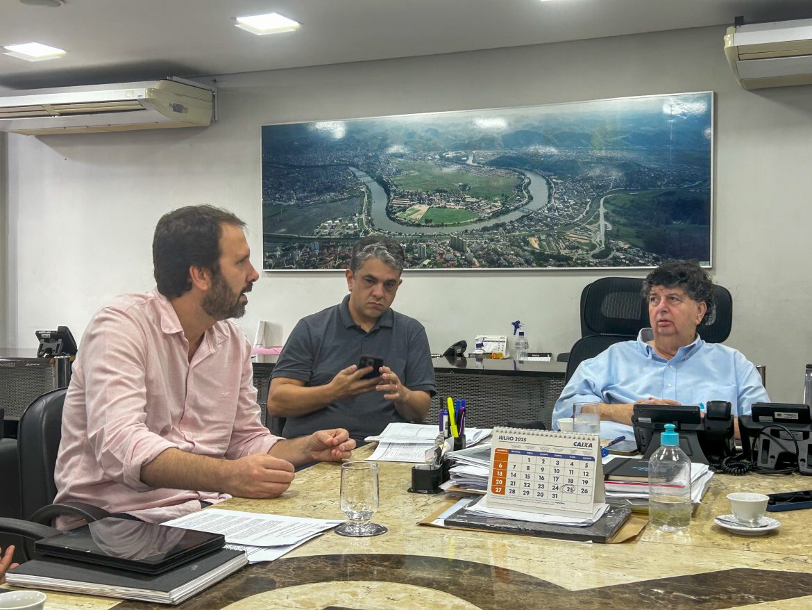 37 politica deputado flávio serafini se reúne com prefeito neto para acompanhar programa de canabidiol divulgação (2)