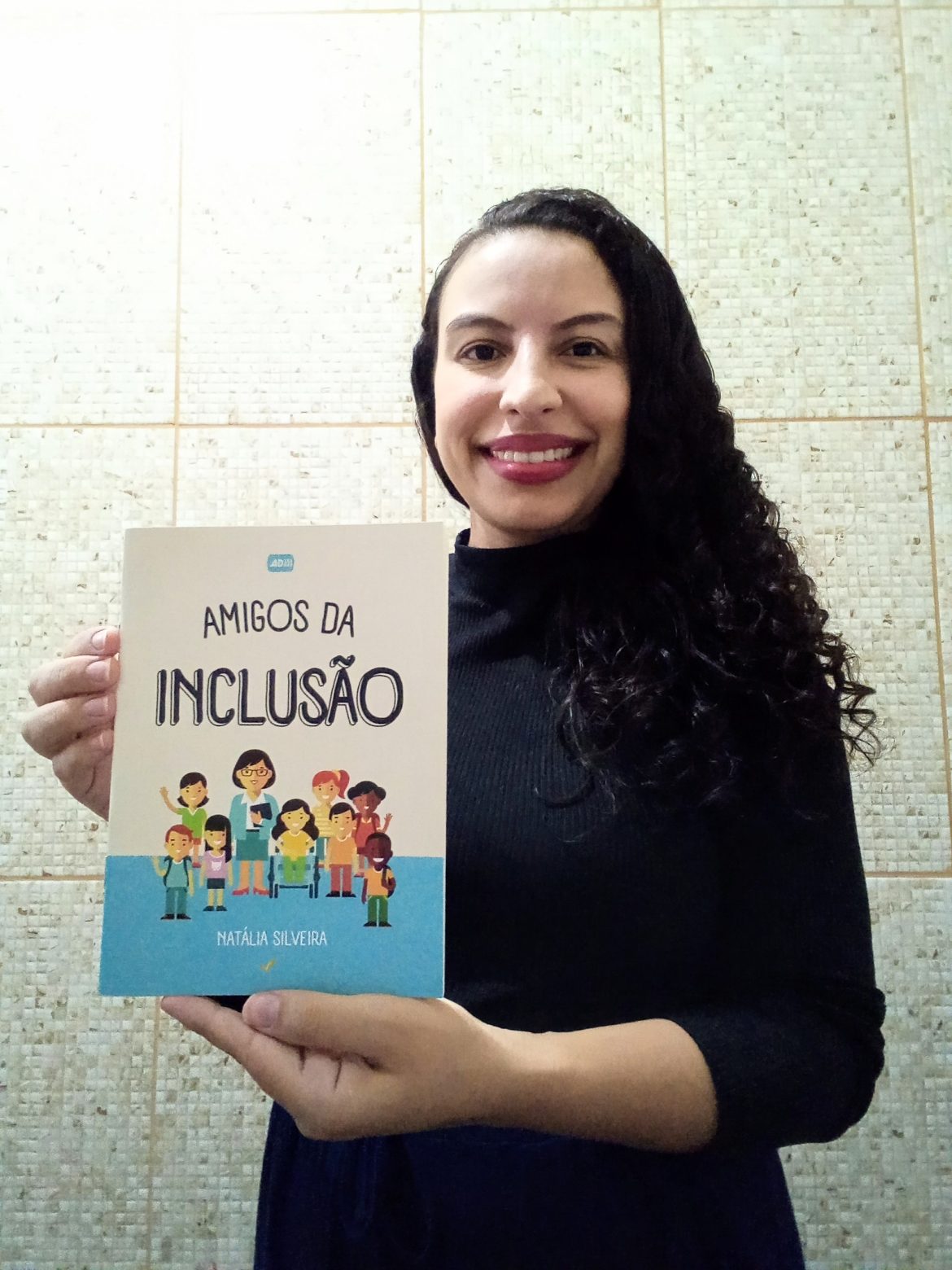 37.cf.res.cultura.escritora de itatiaia lança livro.1.natÁlia.divulgaÇÃo