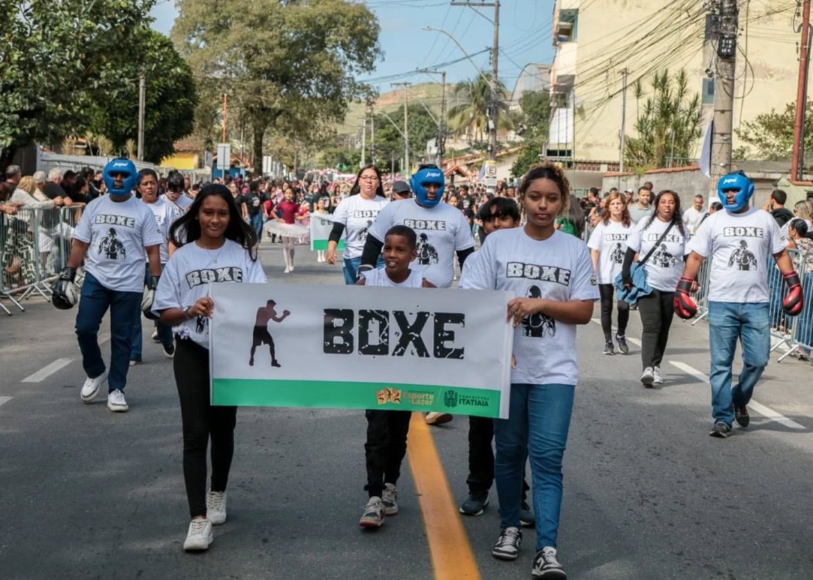 48.cf.res.cidades.quatro dias de festa.2.desfile.divulgaÇÃopmi (2)