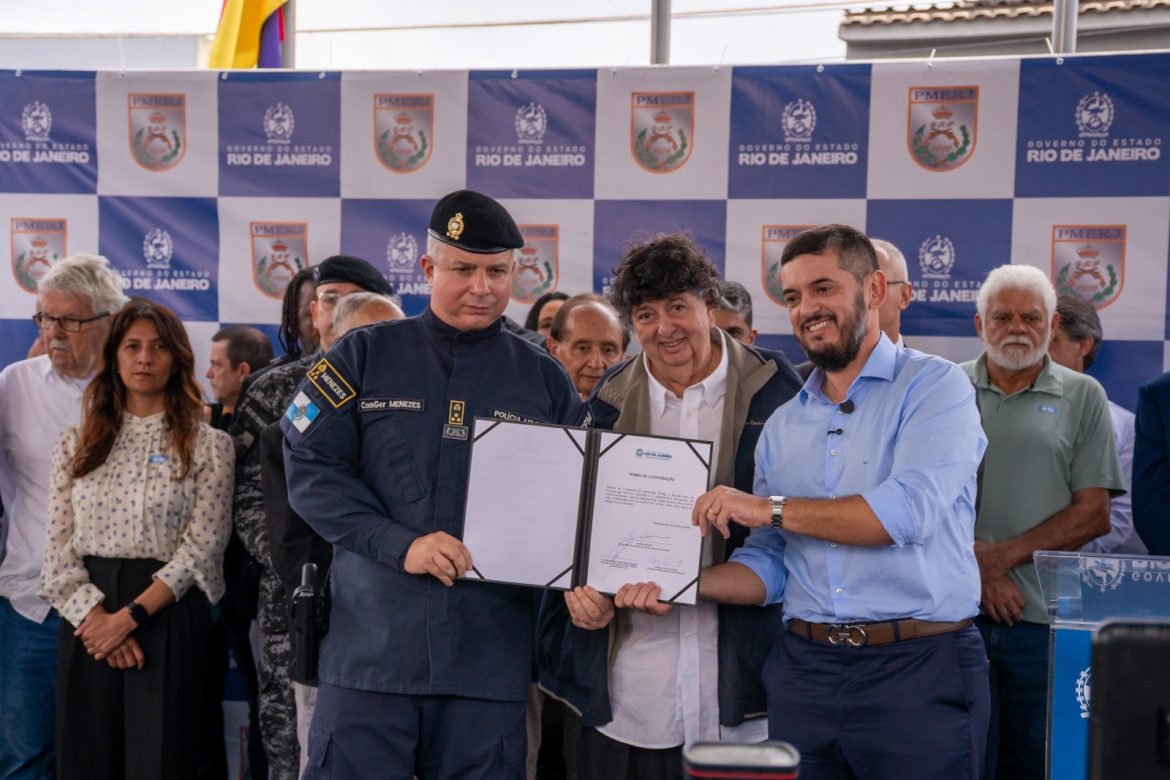 governador em exercício assina termo de cooperação para criação da bac da pm em volta redonda iam martins