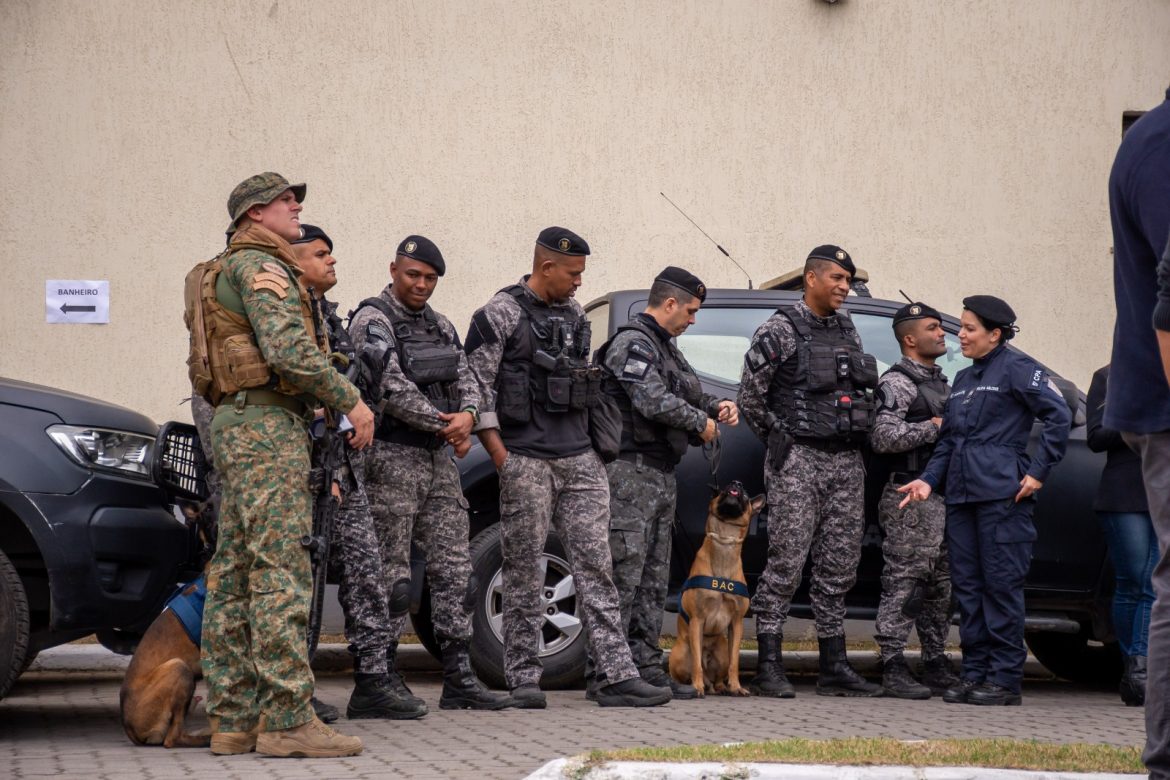 governador em exercício assina termo de cooperação para criação da bac da pm em volta redonda iam martins 12