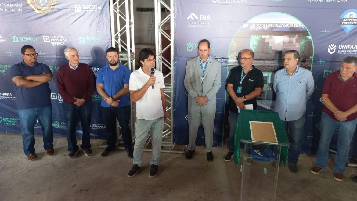 prefeito saulo comemora obras da nova unidade