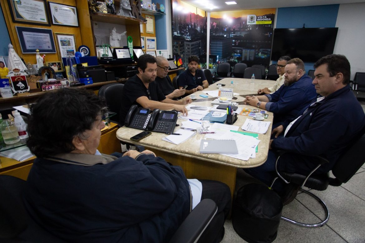 primeiro conjunto de filtros para reduzir emissão de pó preto em volta redonda é entregue pela csn cris oliveira pmvr primeiro conjunto de filtros para reduzir emissão de pó preto em volta redonda é entregue pela csn cris oliveira pmvr