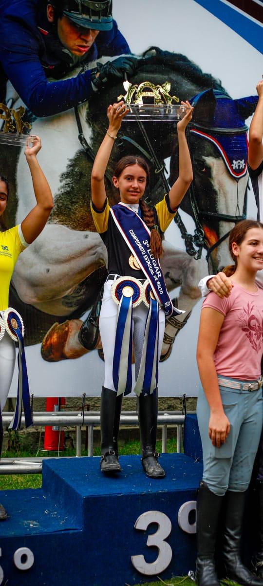 quinze medalhas conquistadas no campeonato estadual de hipismo pela equipe de volta redonda divulgação pmvr111 quinze medalhas conquistadas no campeonato estadual de hipismo pela equipe de volta redonda divulgação pmvr111