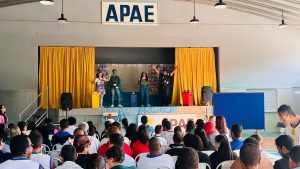 unimed volta redonda leva ação ambiental lúdica à apae divulgação