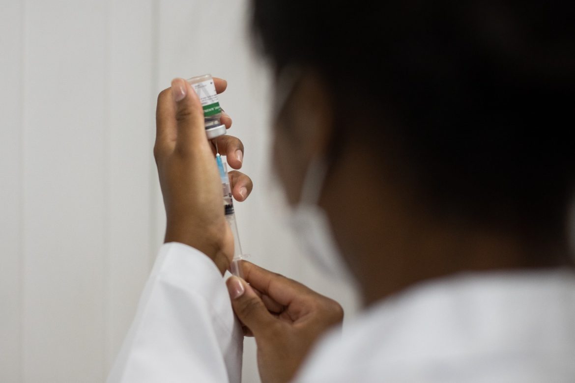 vacinação contra a gripe nas feiras livres de volta redonda cris oliveira pmvr