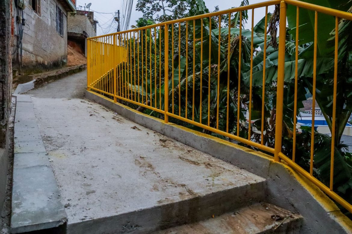 26.cf.res.cidades.reforma de passarela na travessa macaé.divulgaÇÃopmbp