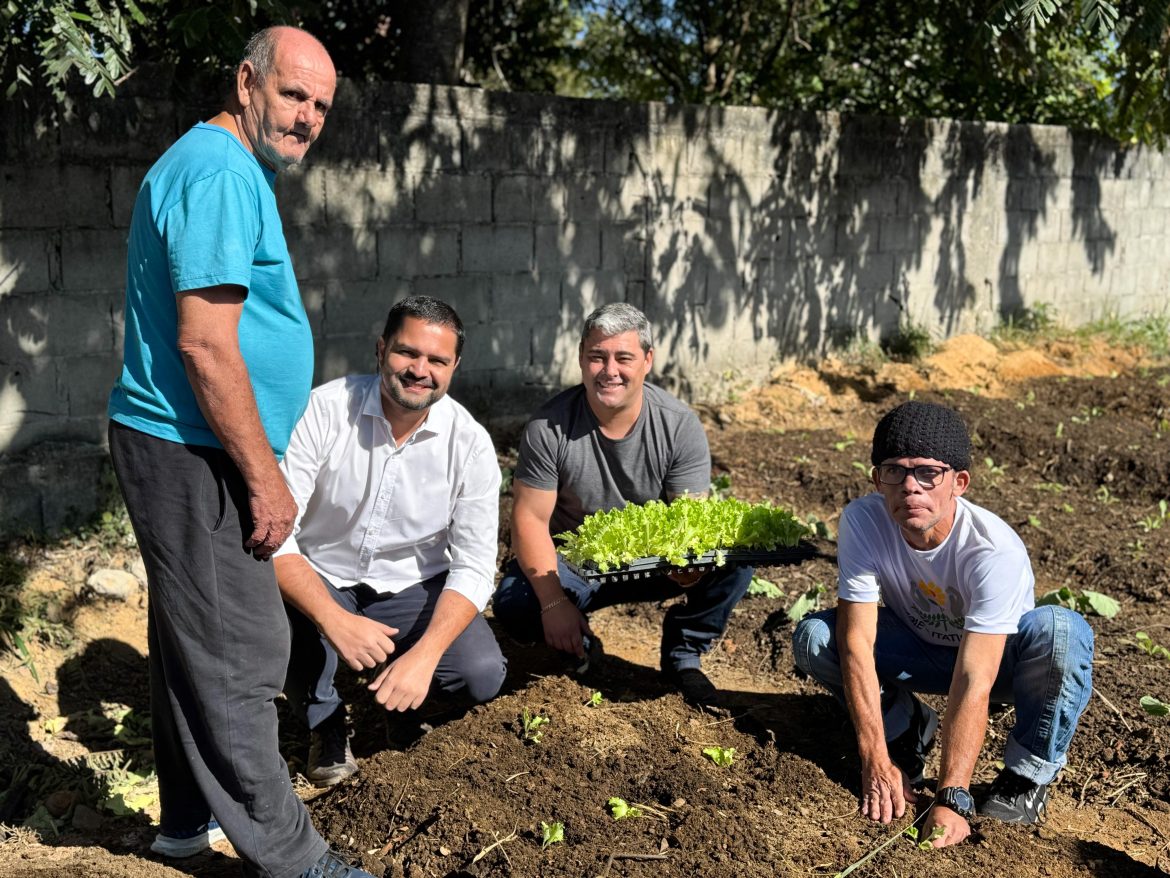 27.cf.res.cidades.prefeito participa do primeiro plantio.1.kaio.divulgaÇÃopmi (3) 27.cf.res.cidades.prefeito participa do primeiro plantio.1.kaio.divulgaÇÃopmi (3)