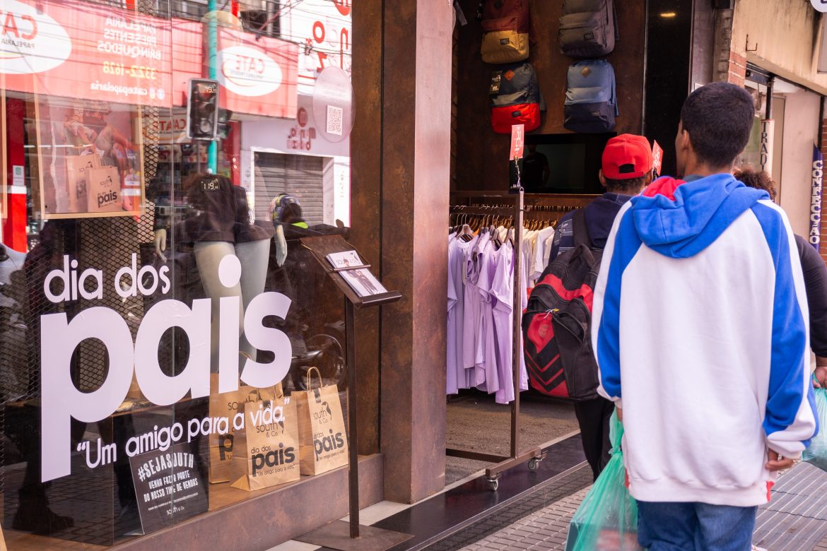 31 07 2025 movimento de rua vitrine dia dos pais 7 foto iam martins