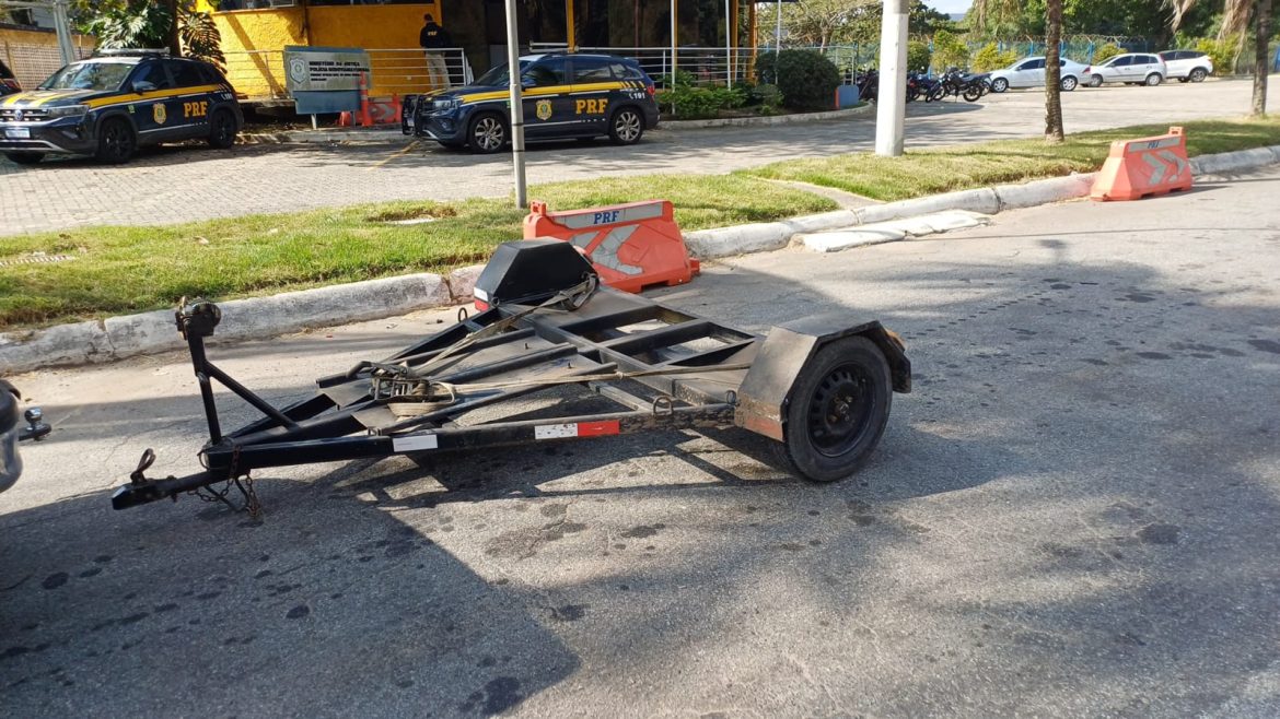 36 polÍcia veículo clone transportado em carreta e apreendido pela prf na dutra divulgaÇÃo 1