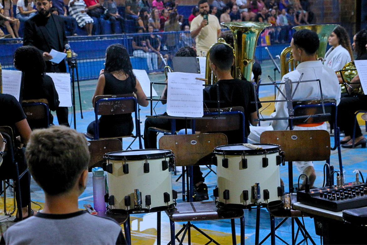 banda sinfônica infantojuvenil do projeto música nas escolas realiza richard teixeira