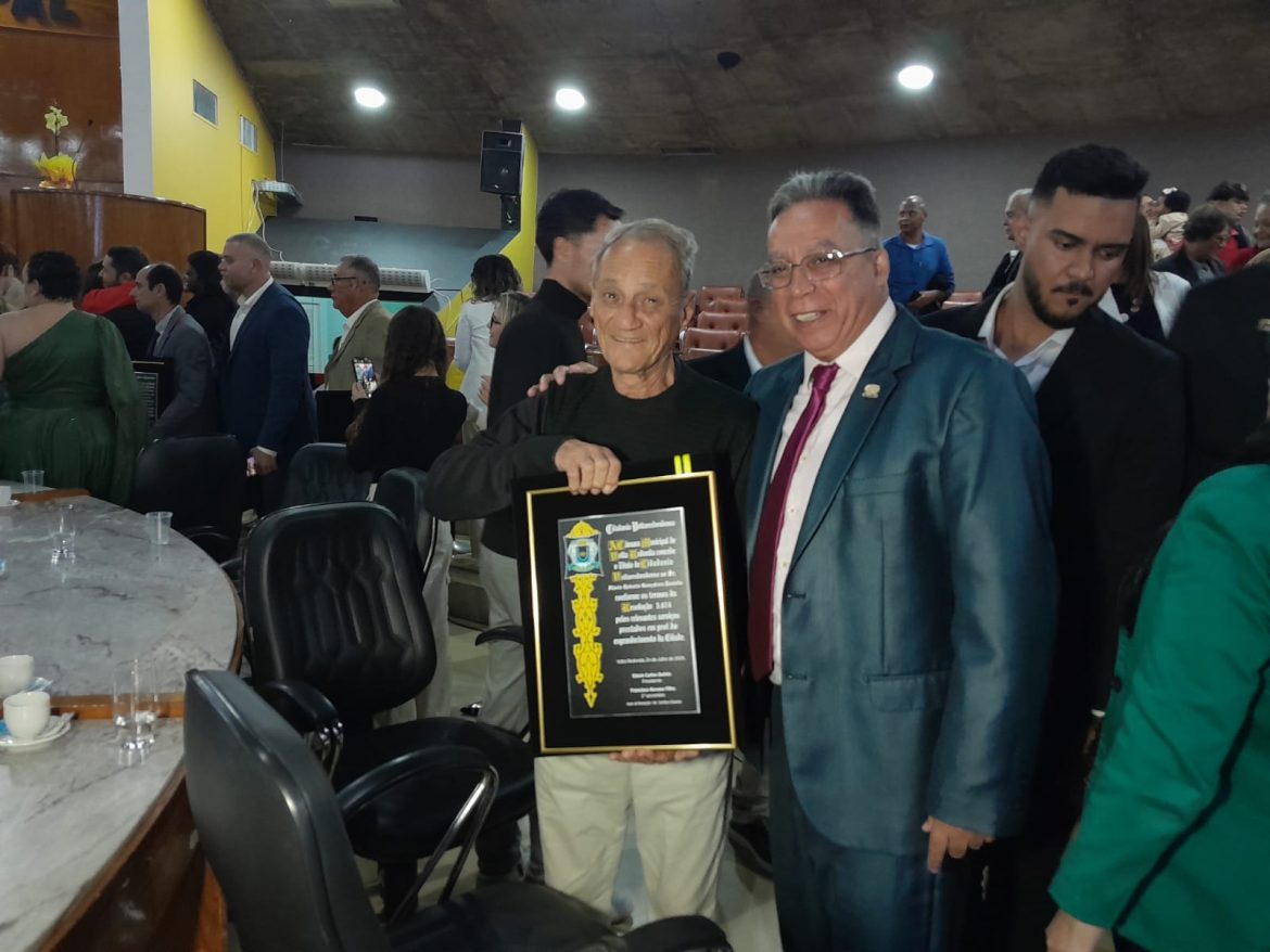 câmara de vereadores realiza sessão solene para entrega do título de cidadão volta redondense0divulgaÇÃo111 câmara de vereadores realiza sessão solene para entrega do título de cidadão volta redondense0divulgaÇÃo111