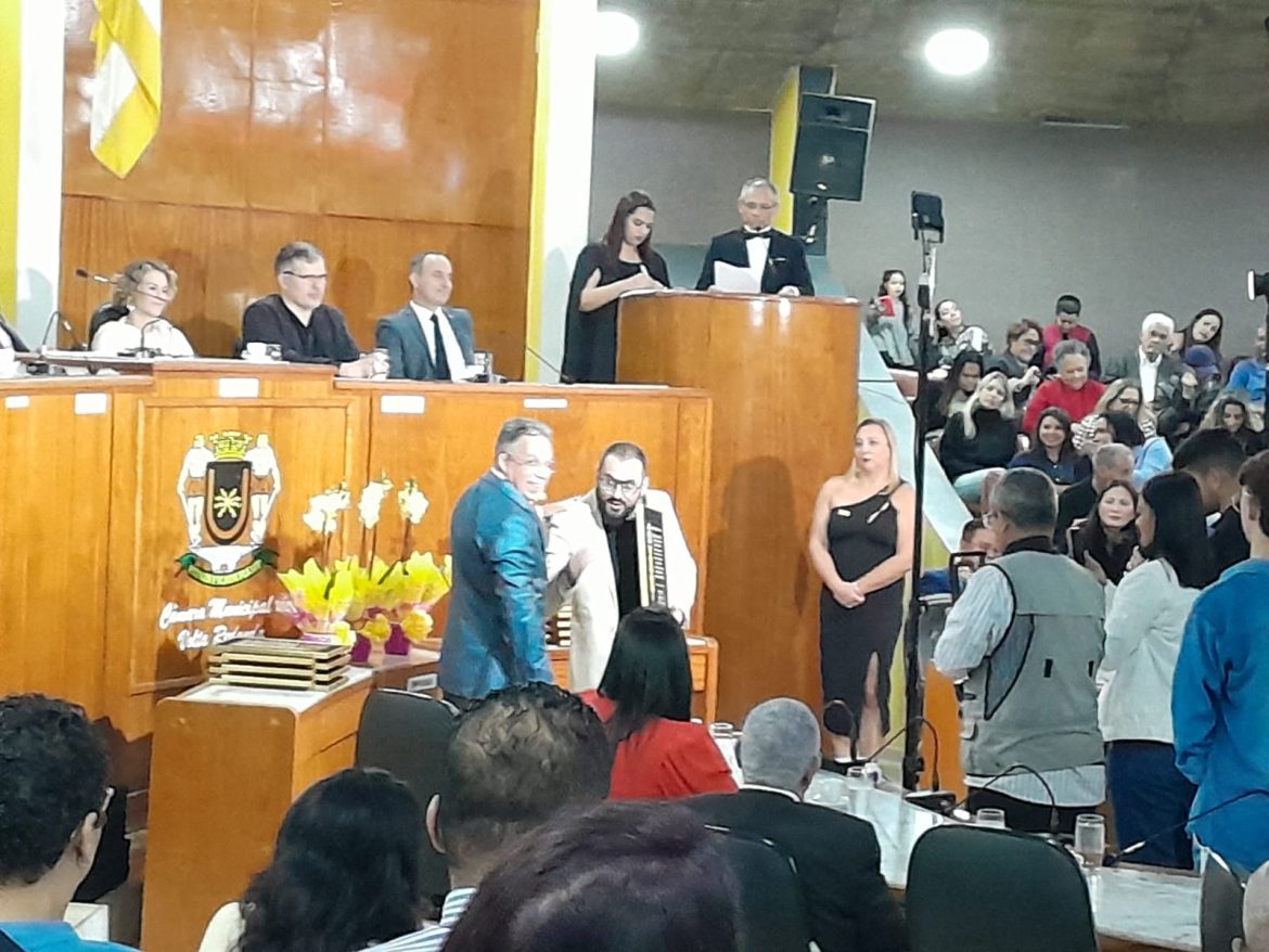 câmara de vereadores realiza sessão solene para entrega do título de cidadão volta redondense0divulgaÇÃo12 câmara de vereadores realiza sessão solene para entrega do título de cidadão volta redondense0divulgaÇÃo12