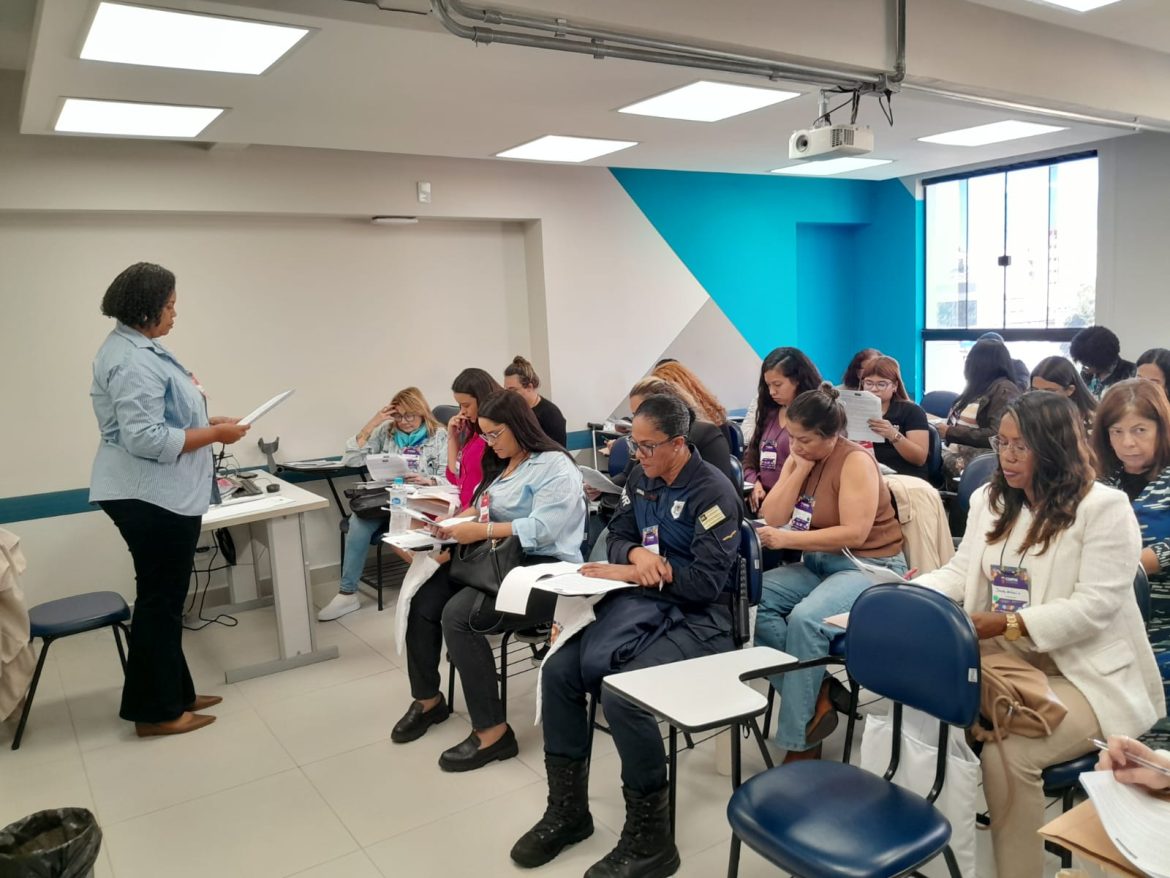 cerca de 250 mulheres na conferência municipal de políticas para mulheres de volta redonda divulgaççao pmvr1