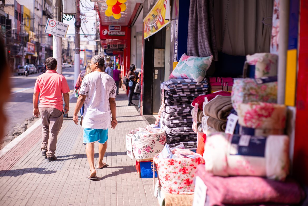 frio segue aquecendo as vendas de cobertas e agasalhos no comércio de barra mansa e volta redonda iam martins1 frio segue aquecendo as vendas de cobertas e agasalhos no comércio de barra mansa e volta redonda iam martins1