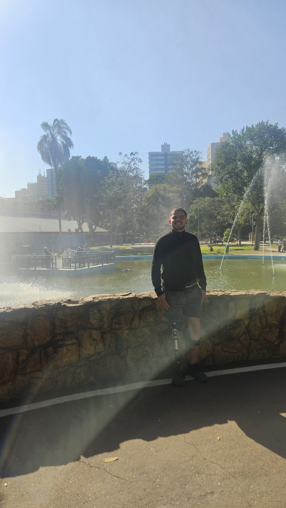 vendedor que teve perna amputada após acidente realiza campanha para trocar prótese divulgação1