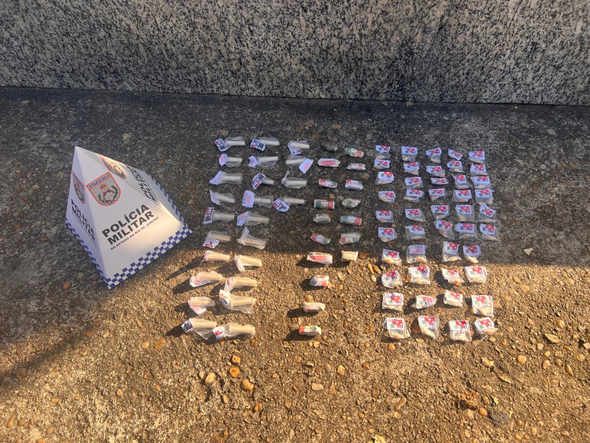 19.cf.res.polÍcia.suspeitos fogem da pm e abandonam sacola.divulgaÇÃopm