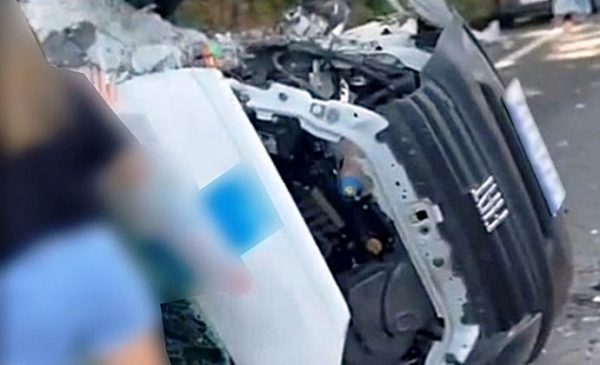 21.cf.res.polÍcia.acidente entre carro e ônibus.1.carro.redessociais