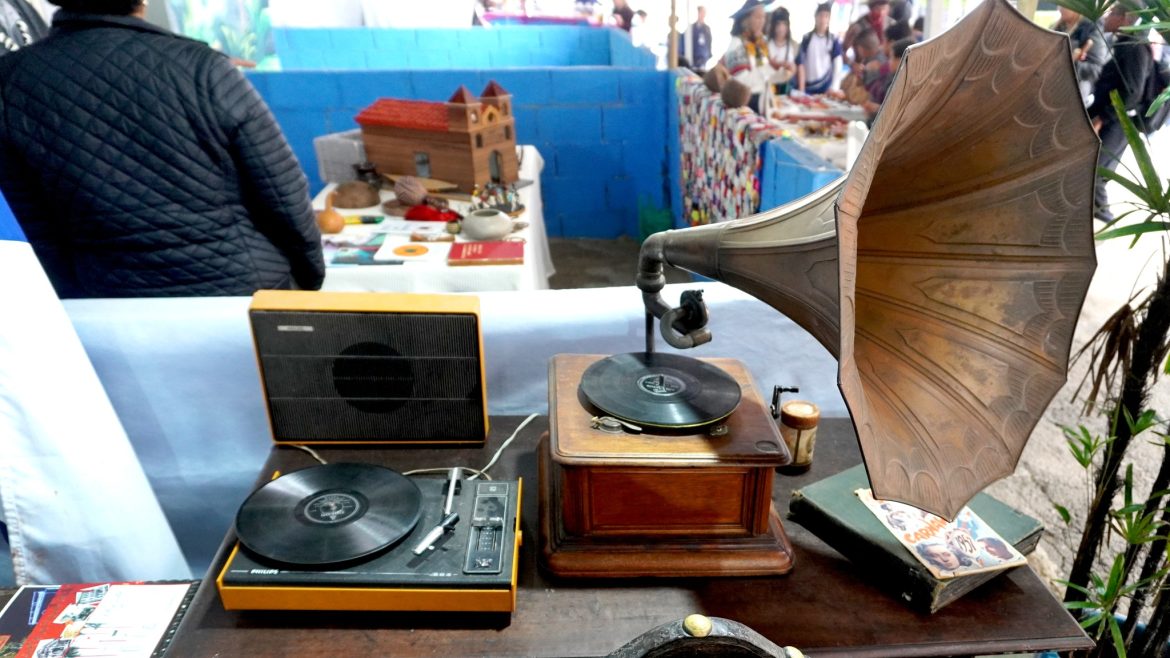 25.cf.res.cidades.cineclube exibe filme.1.gramofone.divulgaÇÃo (3) 25.cf.res.cidades.cineclube exibe filme.1.gramofone.divulgaÇÃo (3)