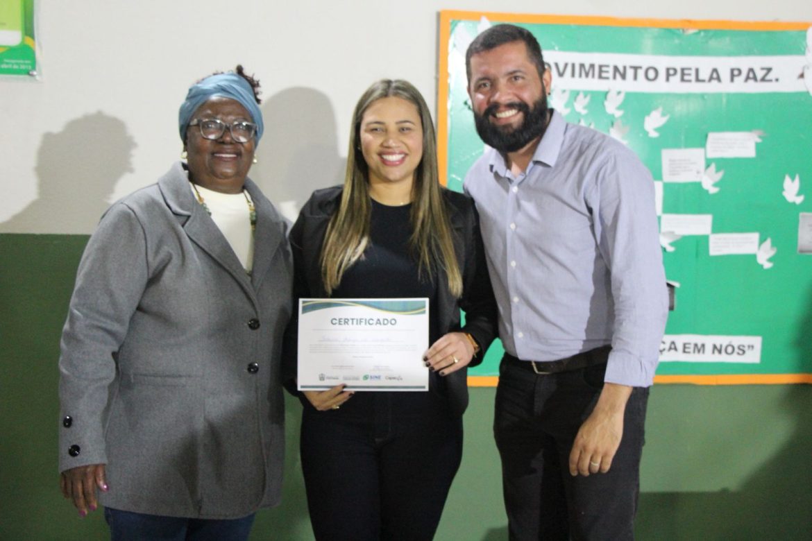 29.cf.res.economia.projeto capacita.2.alunos.divulgaÇÃopmi (3)