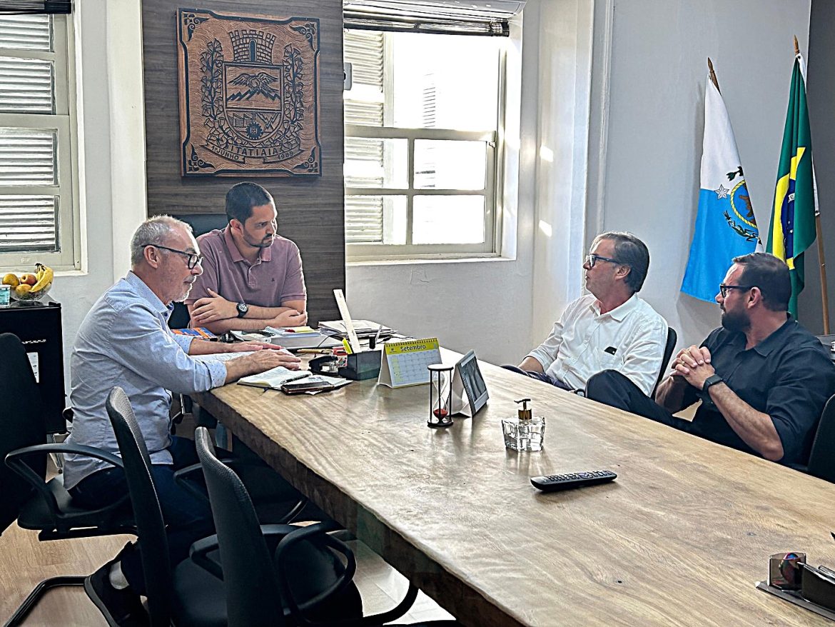 34.cf.res.economia.kaio márcio anuncia maior galpão.1.prefeito.redessociais