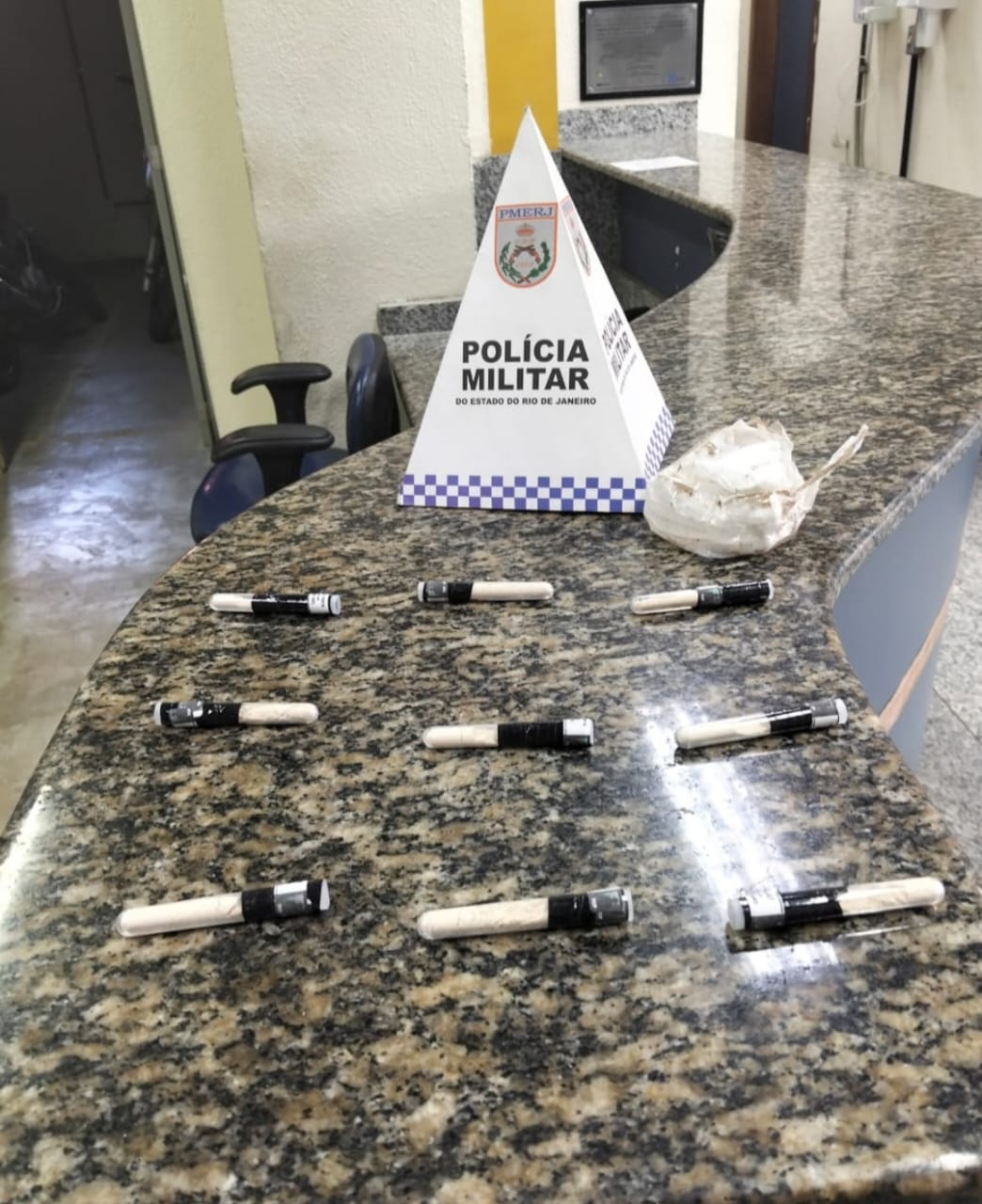 35 polÍcia drogas apreendidas e suspeito detido em ações distintas da pm nas últimas horas drogas no morro do volante divulgação 35 polÍcia drogas apreendidas e suspeito detido em ações distintas da pm nas últimas horas drogas no morro do volante divulgação