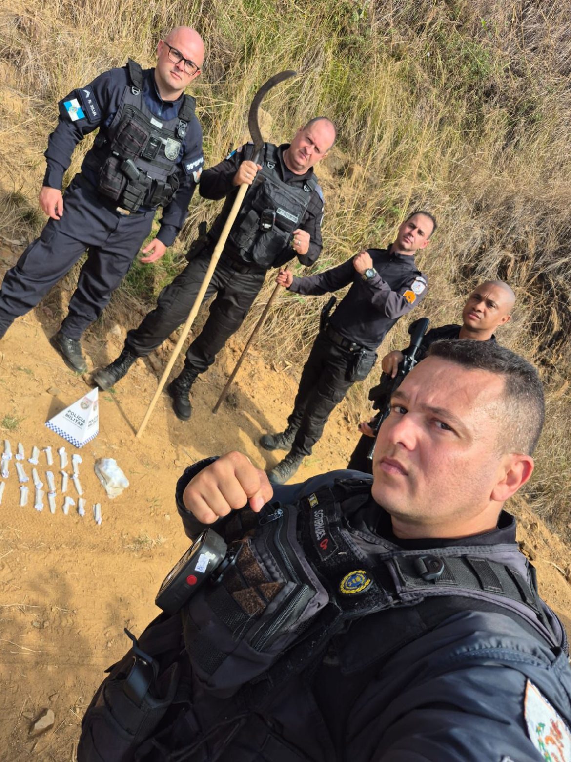 35 polÍcia drogas apreendidas e suspeito detido em ações distintas da pm nas últimas horas morro da alegria canetões de cocaína divulgação 35 polÍcia drogas apreendidas e suspeito detido em ações distintas da pm nas últimas horas morro da alegria canetões de cocaína divulgação