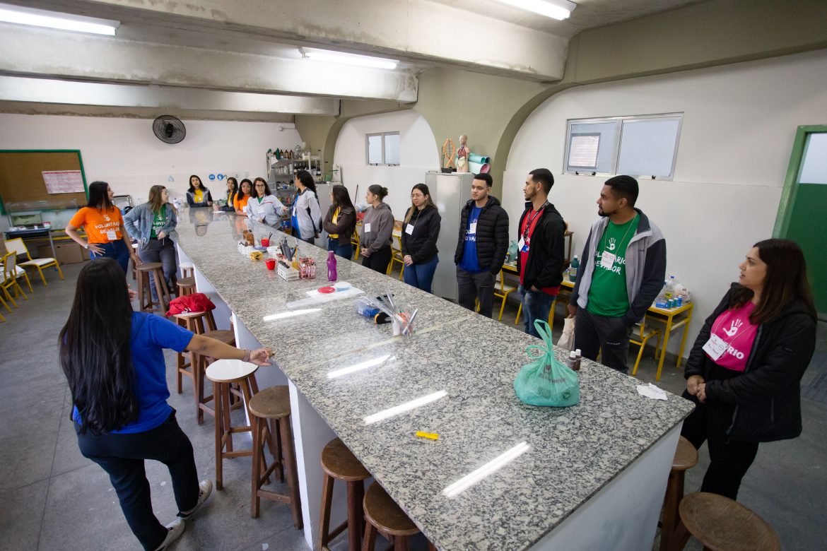 a 58 cf economia nissan celebra dia do voluntário com ações ciep 488 ezequiel freire divulgação nissan cris oliveira (85)