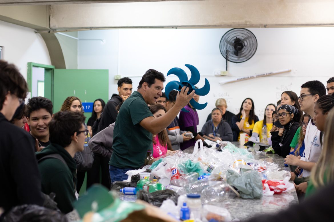 a 58 cf economia nissan celebra dia do voluntário com ações ciep 488 ezequiel freire divulgação nissan cris oliveira (90)