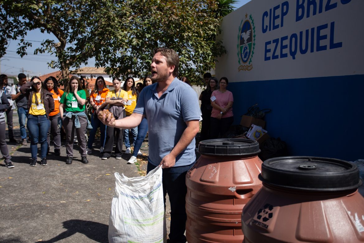 a 58 cf economia nissan celebra dia do voluntário com ações ciep 488 ezequiel freire divulgação nissan cris oliveira (91)