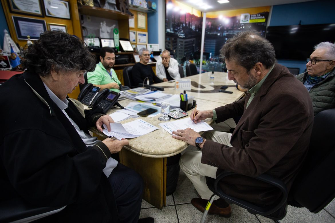 a.cf.economia.prefeitura e agerio assinam convênio para programa de microcrédito divulgação cris oliveira pmvr