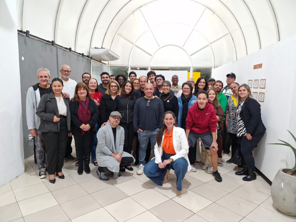 academia volta redondense de letras celebra seus 20 anos com exposição no sider shopping divulgação