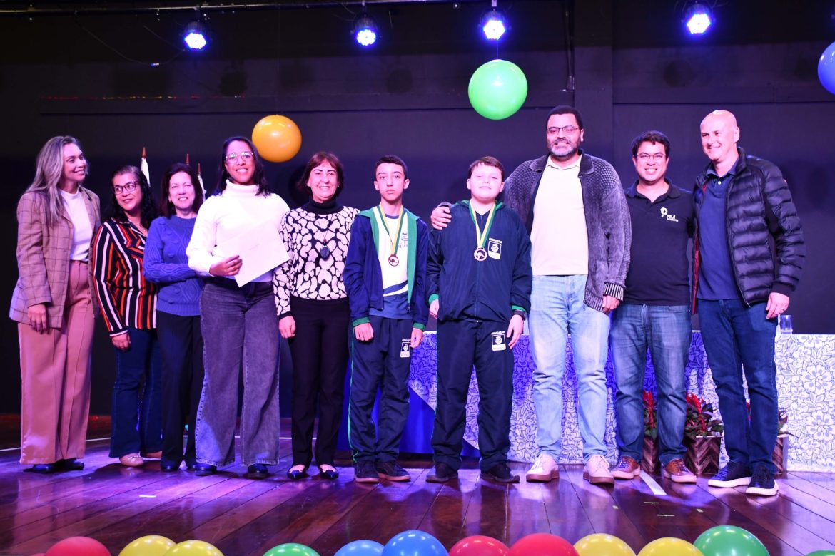 coluna notas e notas.1.medalhas.redessociais.res25815