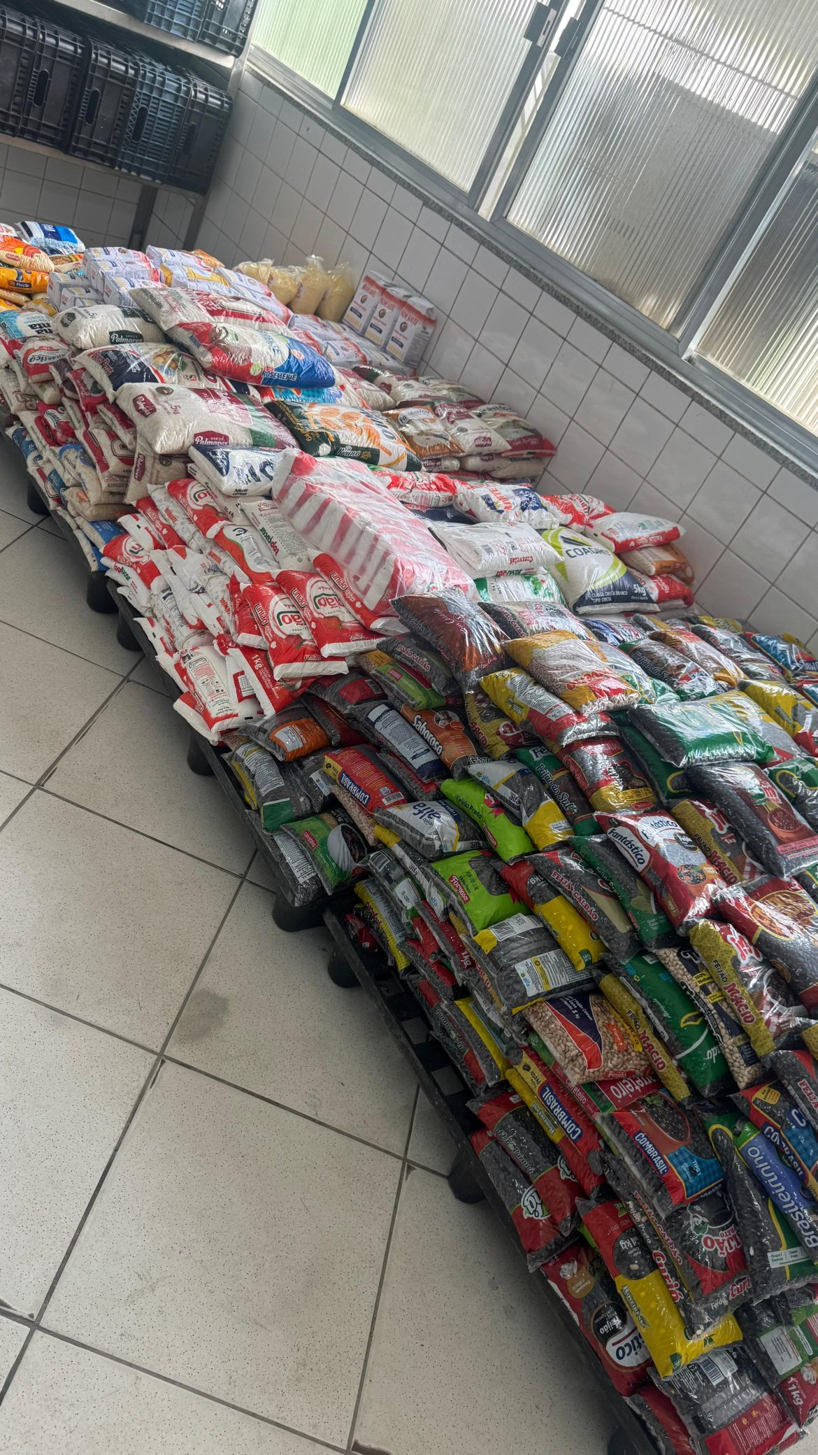 corrida da juventude arrecada mais de uma tonelada de alimentos para famílias em vulnerabilidade social divulgaão secom11 corrida da juventude arrecada mais de uma tonelada de alimentos para famílias em vulnerabilidade social divulgaão secom11