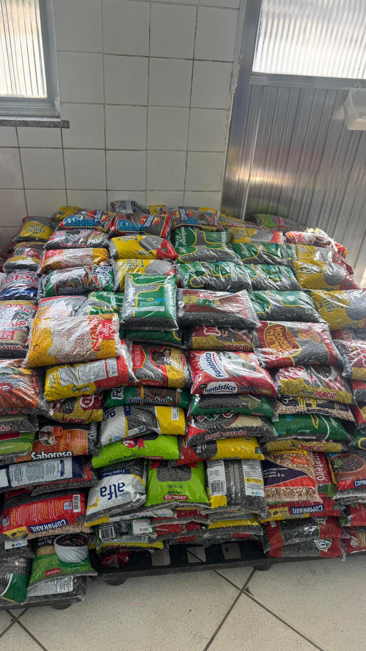 corrida da juventude arrecada mais de uma tonelada de alimentos para famílias em vulnerabilidade social divulgaão secom12 corrida da juventude arrecada mais de uma tonelada de alimentos para famílias em vulnerabilidade social divulgaão secom12