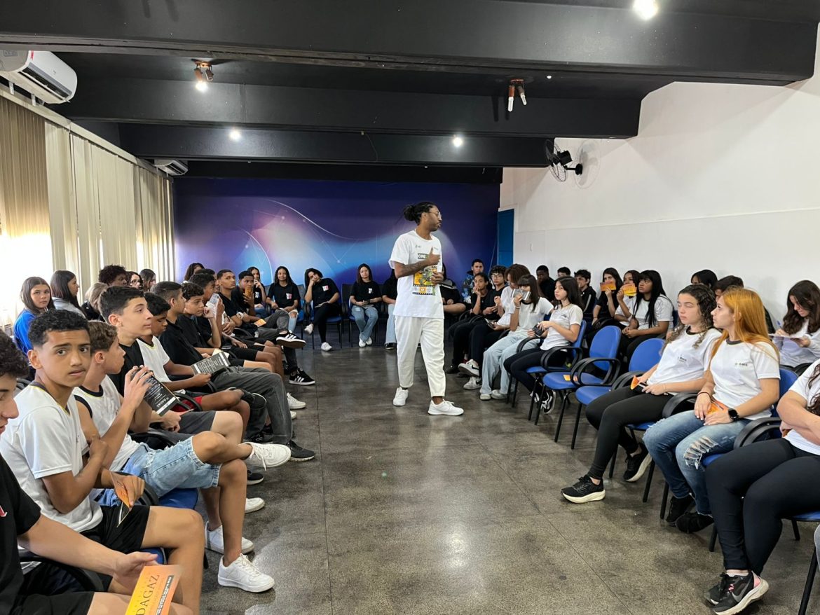 dagaz leva cultura e educação ao ciep toninho marques com o projeto ‘cinestesia rap rima com escola’ divulgação