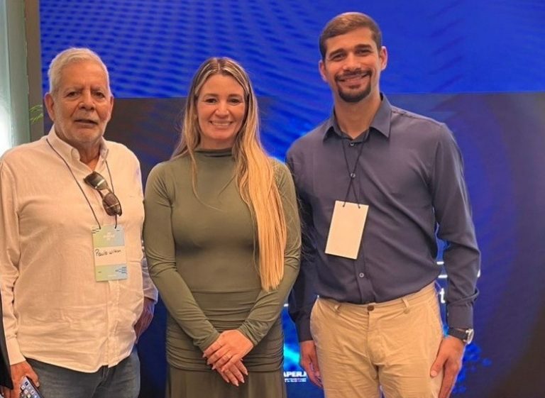 dr. paulo wilton câmara, representante da vassourastec, dra. caroline alves, presidente da faperj e Álvaro leiroz, discente do mestrado em ciências ambientais, contemplado no edital.