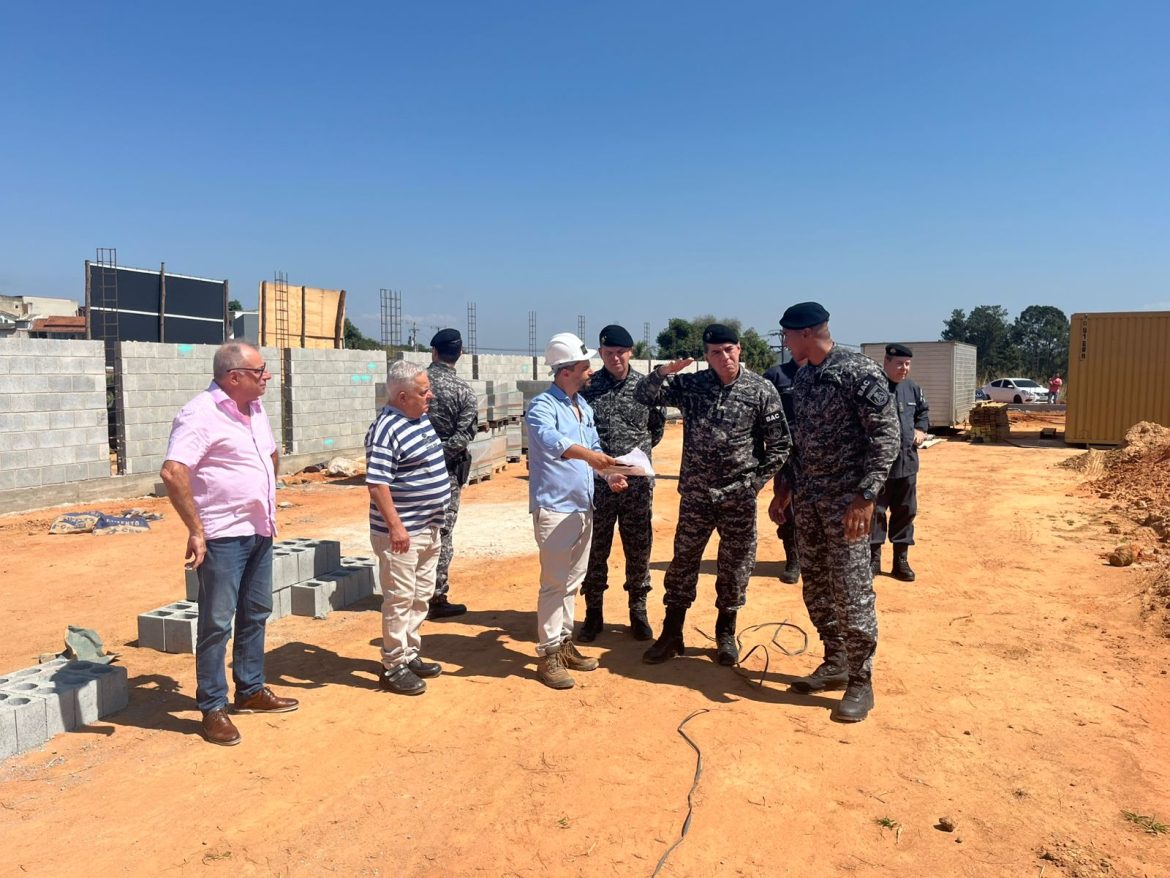 equipe técnica da pm visita obras do futuro batalhão de ações com cães em volta redonda divulgaççai pmvr12