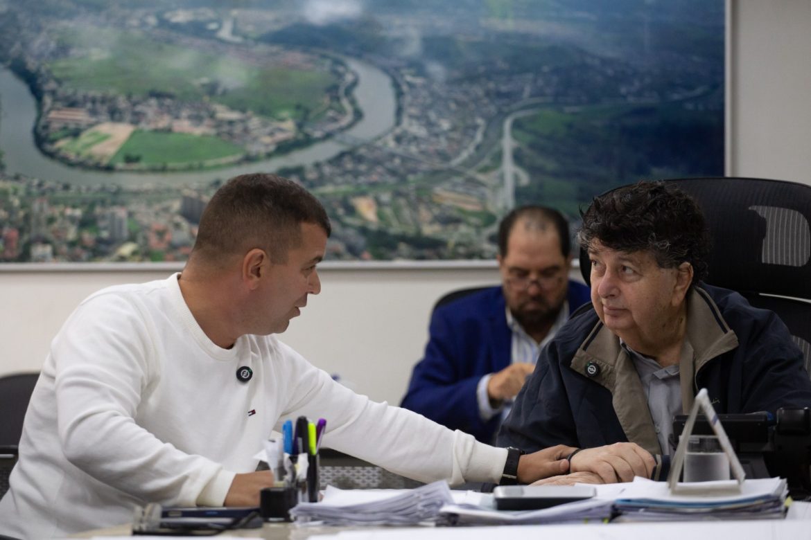 firmada parceria entre prefeituras de volta redonda e barra mansa para construção de rotatória cris oliveira pmvr12