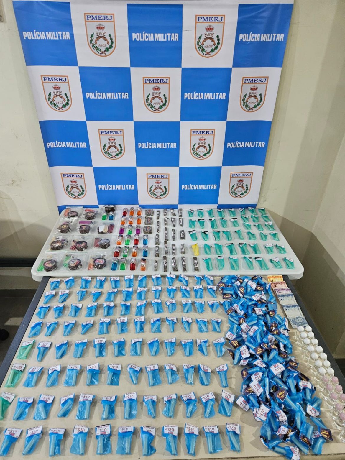 jovem invade escola tentando fugir da pm, mas é detido com mais de 280 pinos de cocaína divulgação1