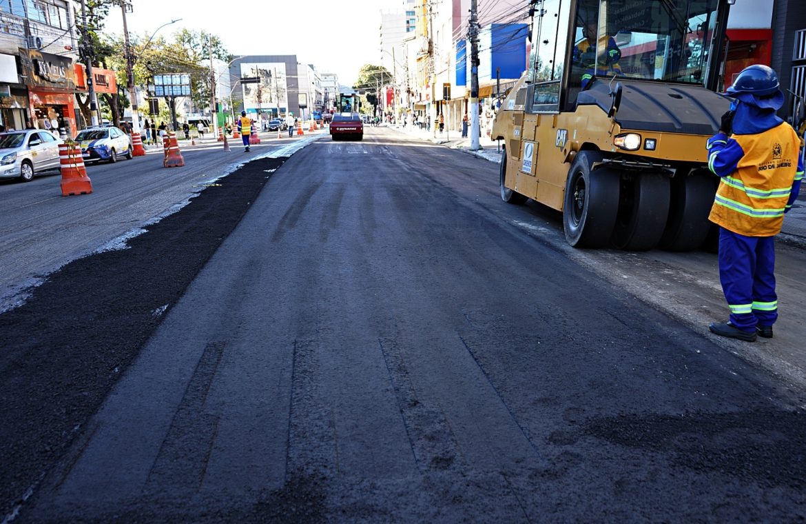 mais uma via do bairro aterrado, em volta redonda, inicia obra de recapeamento asfáltico geraldo gonçalves pmvr111