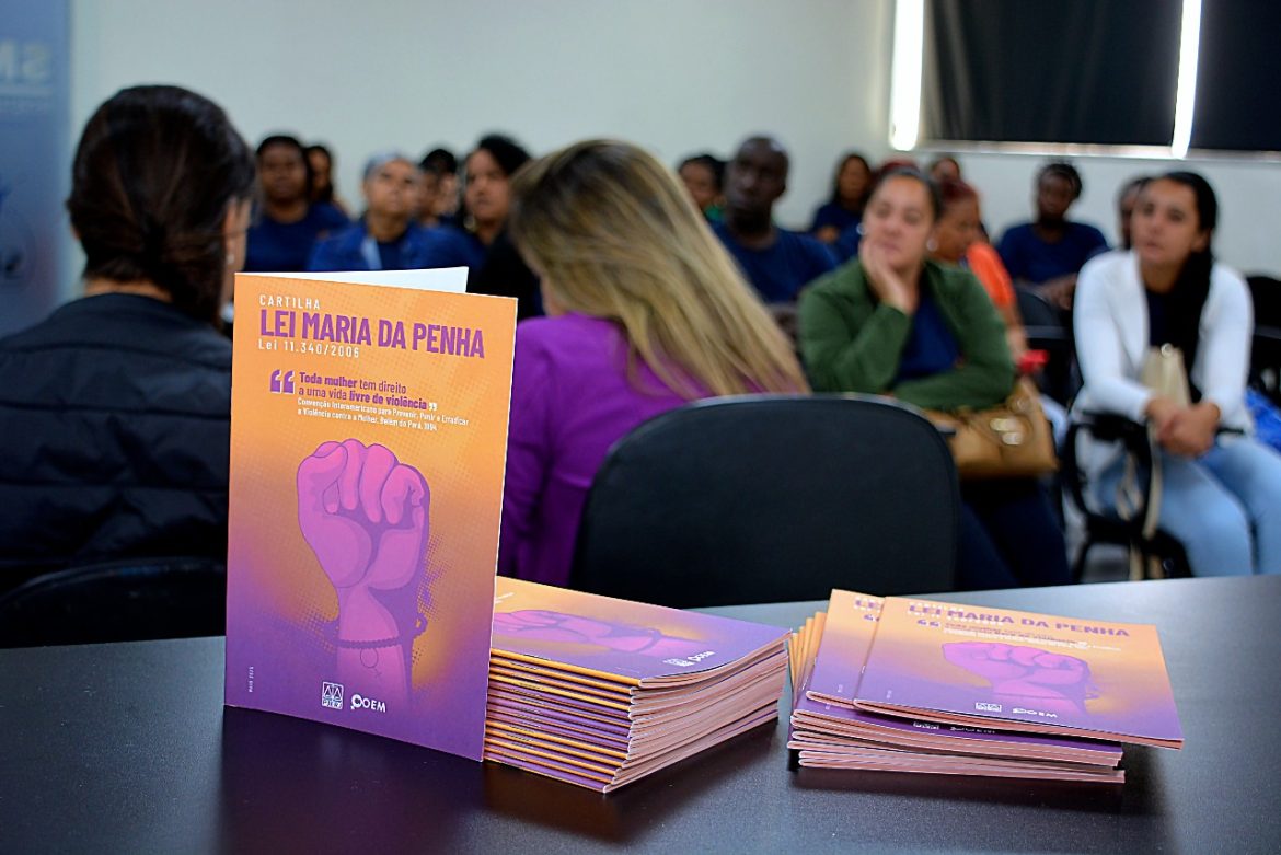 profissionais da assistência social se reúnem em conversa sobre violência contra a mulher em volta redonda jean alves pmvr