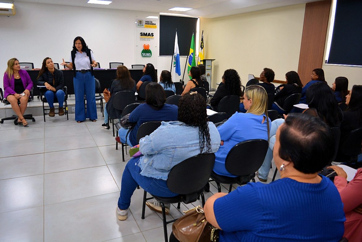profissionais da assistência social se reúnem em conversa sobre violência contra a mulher em volta redonda jean alves pmvr1