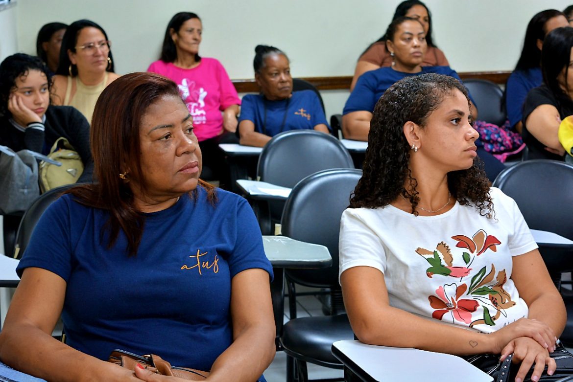 profissionais da assistência social se reúnem em conversa sobre violência contra a mulher em volta redonda jean alves pmvr11